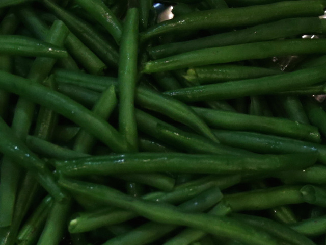 Woman: I found snake head in can of green beans