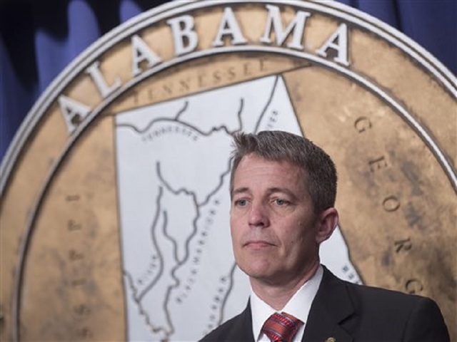 Ala. lawmaker makes moves to impeach gov.