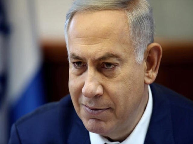 Israeli defense minister announces resignation