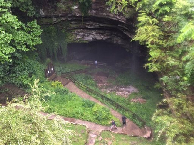 19 people escape rising waters in Kentucky cave