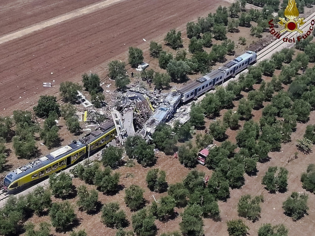 2 trains collide in Italy, dozens killed