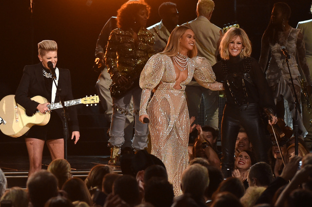 Kenny Chesney speaks out on Beyonce's CMA performance