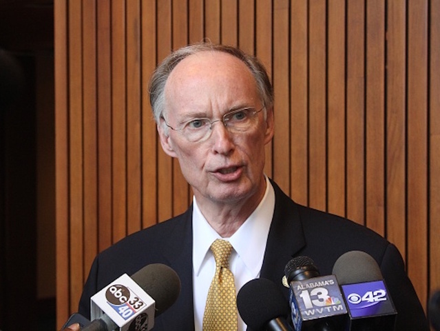 Alabama governor resigns after being booked on 2 criminal counts