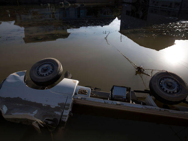 Japan floods: Death toll rises to 176 as Abe visits affected areas