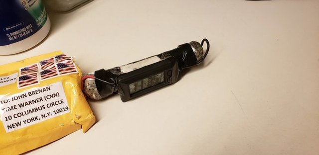 Devices sent to Maxine Waters similar in ways to other suspicious packages