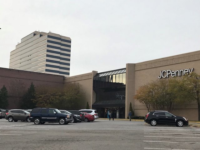 Family demands answers after police kill man mistaken for shooter at Alabama mall
